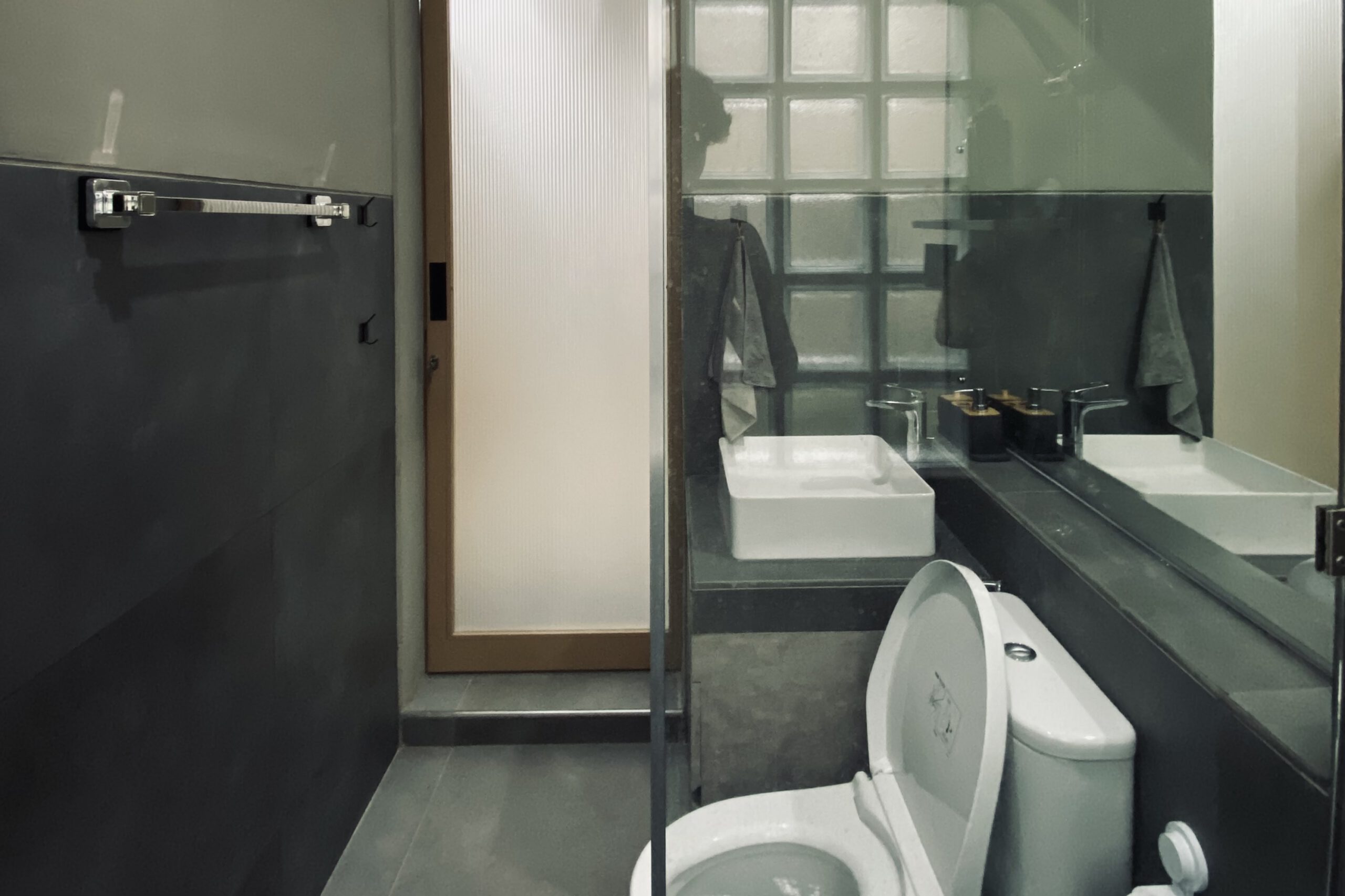 6. Kamar Mandi (4)
