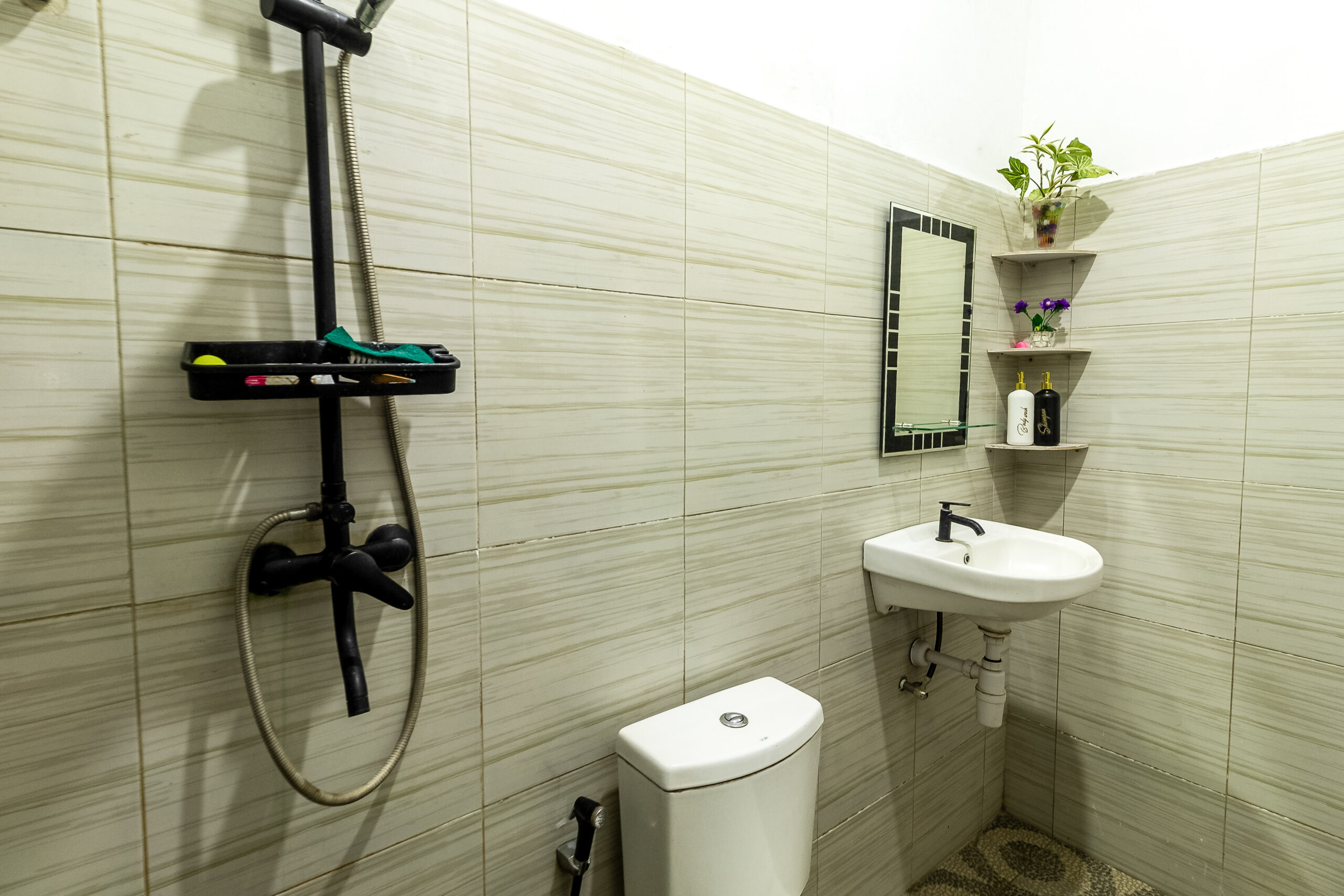 8. Kamar Mandi (2)